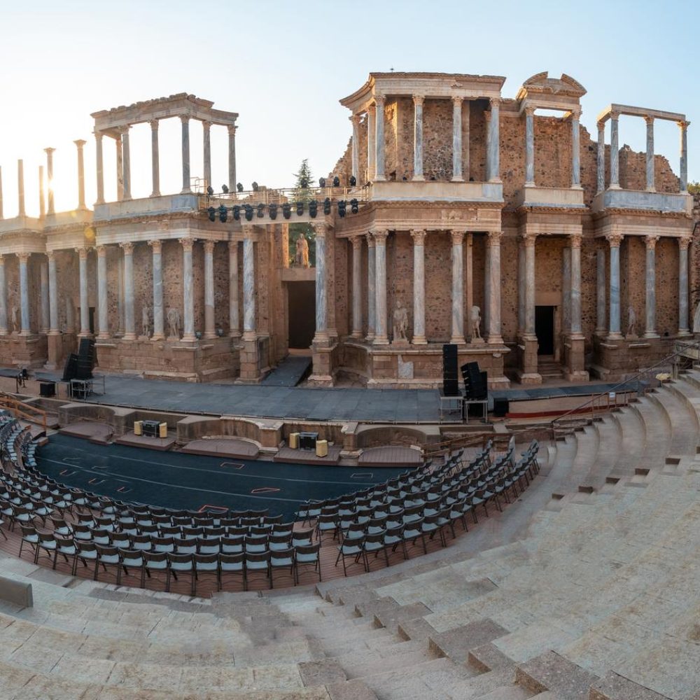 ruinas-romanas-merida-panoramicas-arriba-escalones-teatro-romano-extremadura-espana
